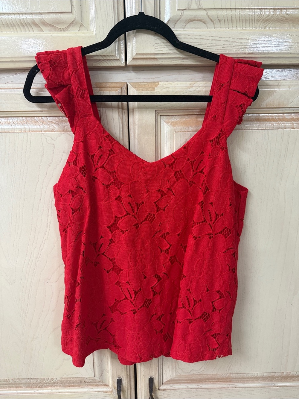Red Lace Sleeveless Women's Top